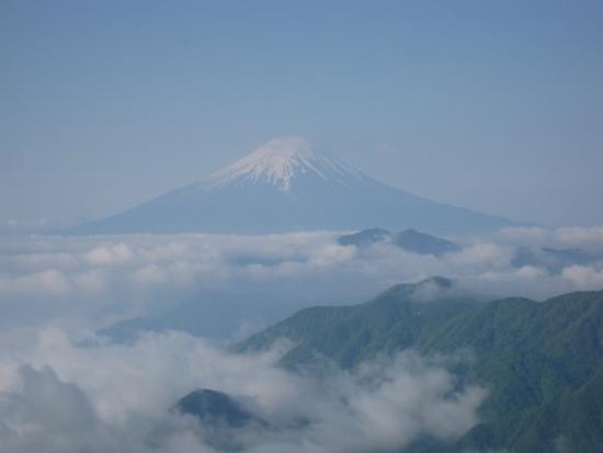 03雁从腹摺山看到的富士山