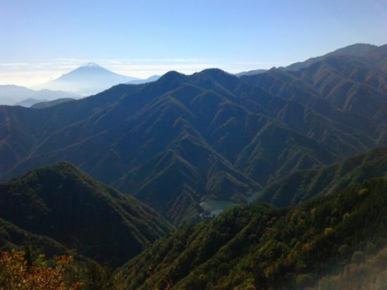 2014 1029从奈良仓山看到的深城水坝和富士山