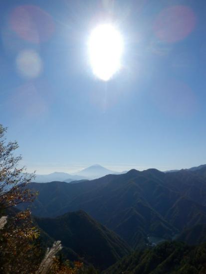 2014 1029从奈良仓山看到的富士山和深城水库2