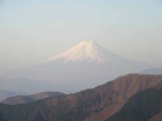 从2017年4月16日拍摄的奈良仓山看到的富士山2