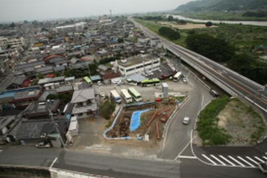 鳅泽河岸遗址远景
