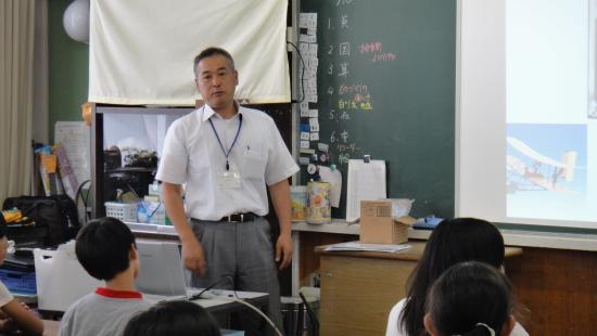 白川委员讲话的样子