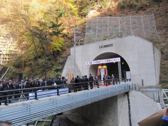 2014年11月17日松姬隧道开通仪式的样子