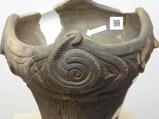 图片:海道前C遗迹出土・深钵形陶器